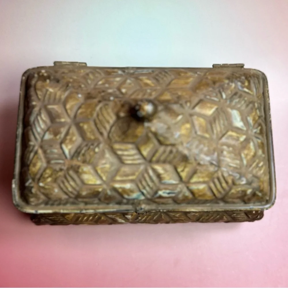 Vintage 90’s Metal Distressed Rustic Keepsake Box